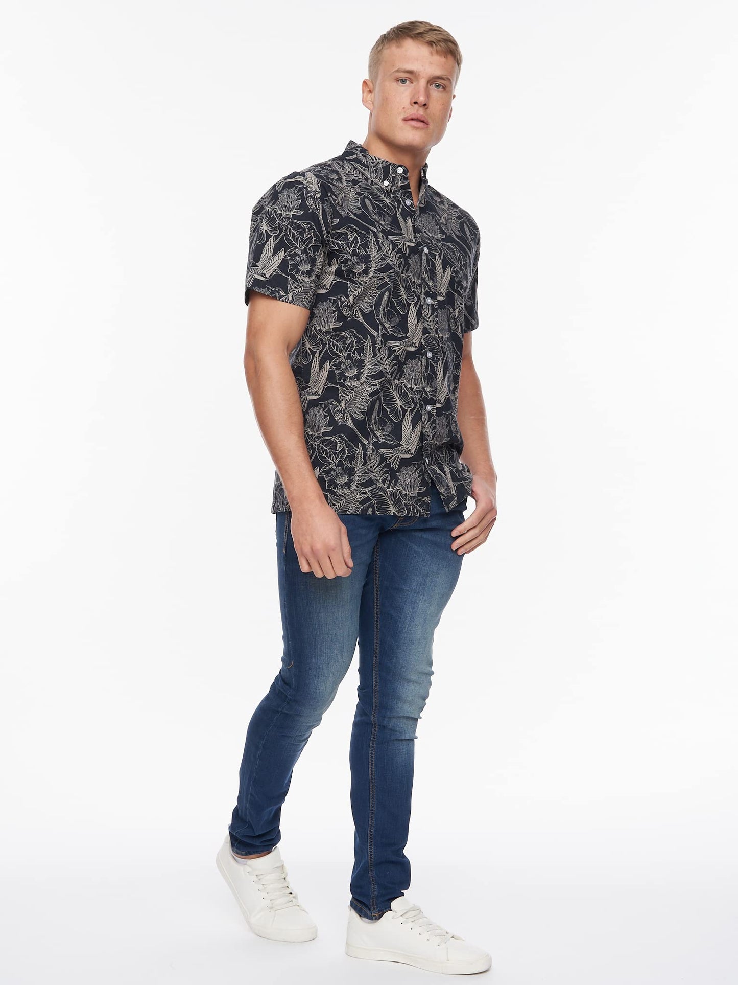 Bewley and Ritch Men's Short Sleeve Button-Up Easy Care Shirt